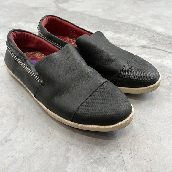 Olukai Alohi Black Leather Cap Toe‎ Shoe Boat Beach Slip On Size 8 Slip On - Picture 1 of 8